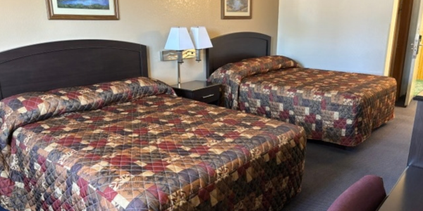 Spacious 2 bed rooms at Crossroads Inn