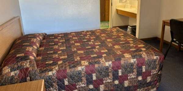 Single motel room, 1 bed, Crossroads Inn, Martin, SD